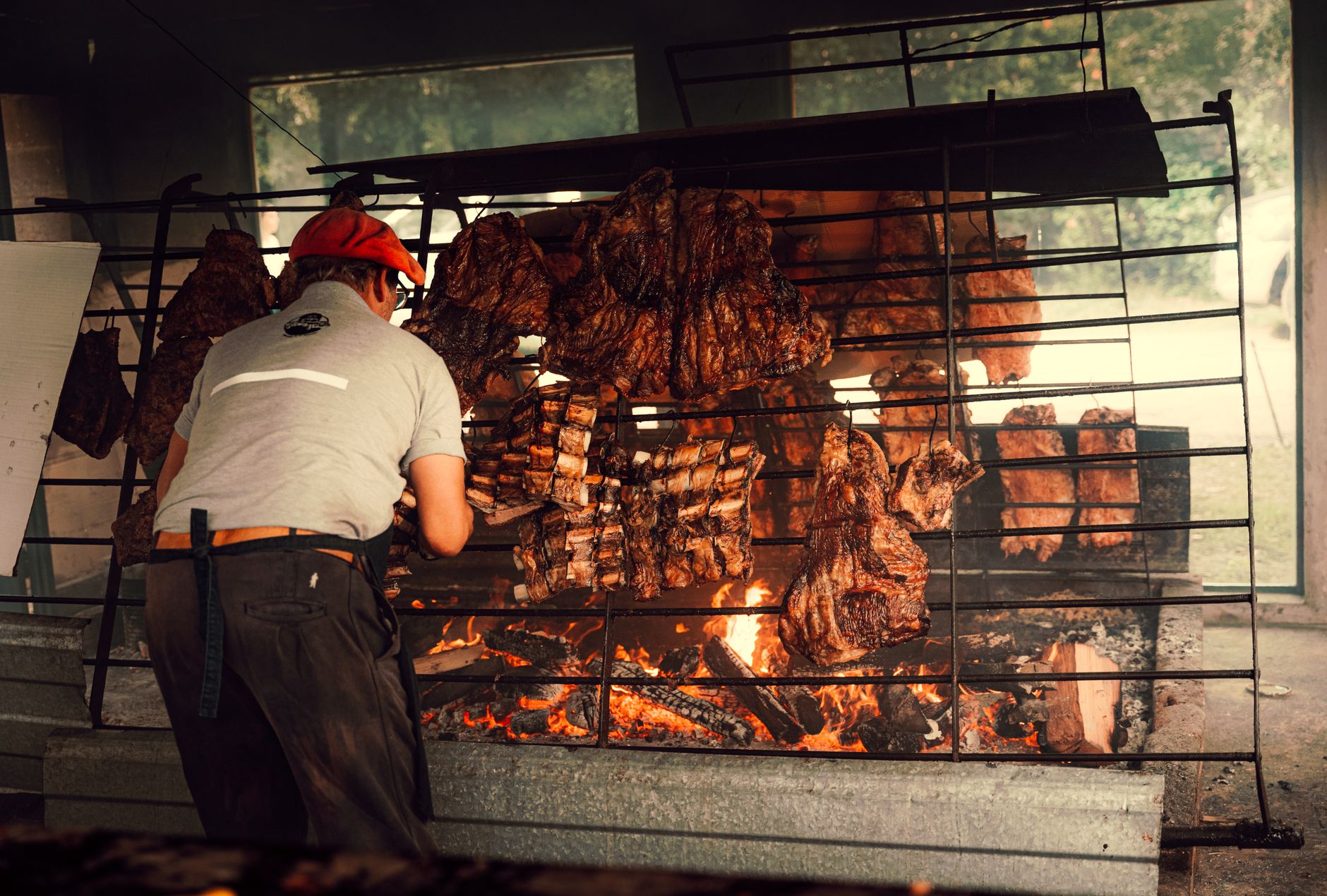 バーベキュー作法一覧|世界の焼き方の違いと「焼き奉行」が生まれる理由