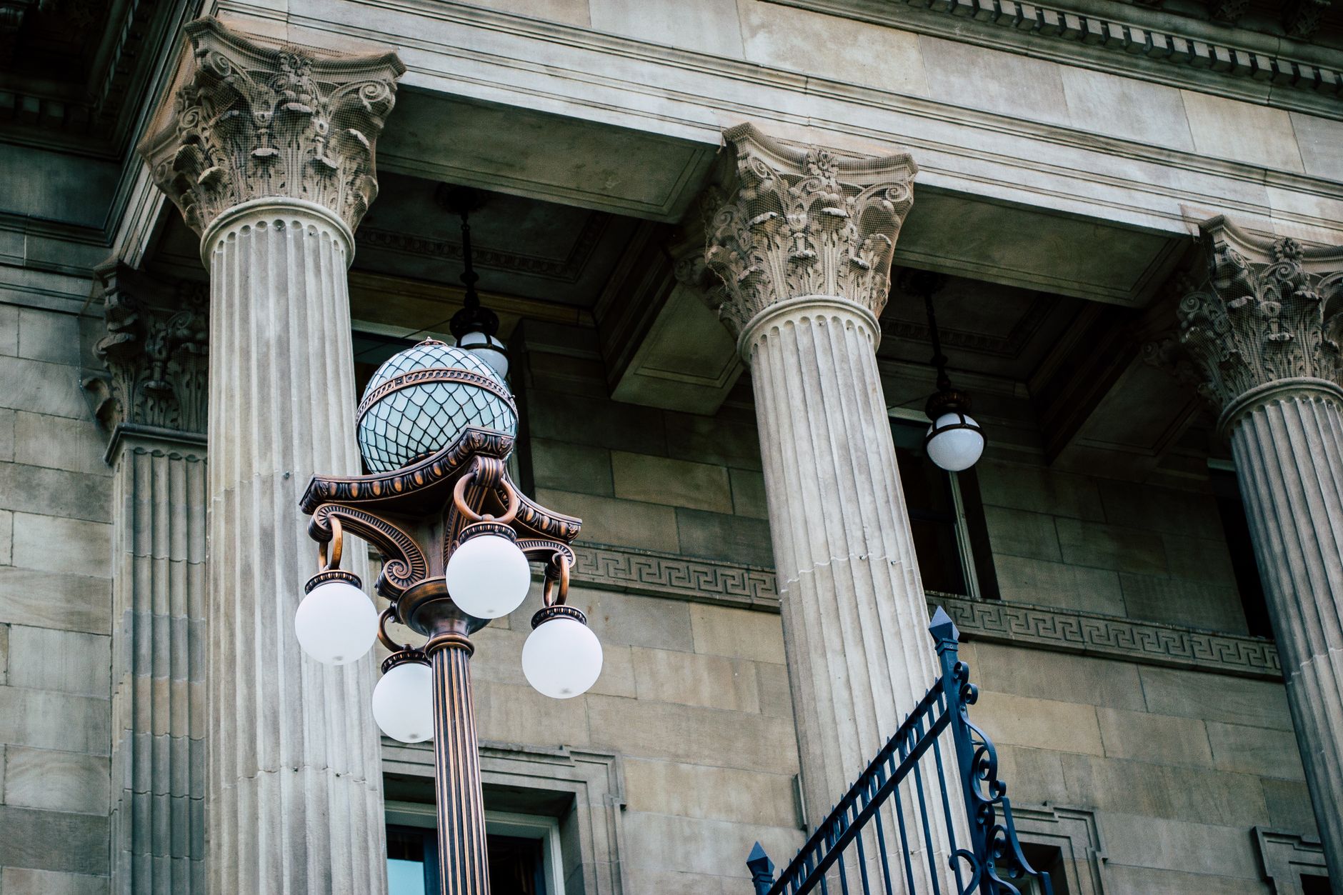 懲役の最長記録はなぜ14万年を超えるのか、日本の上限30年と比べてわかること
