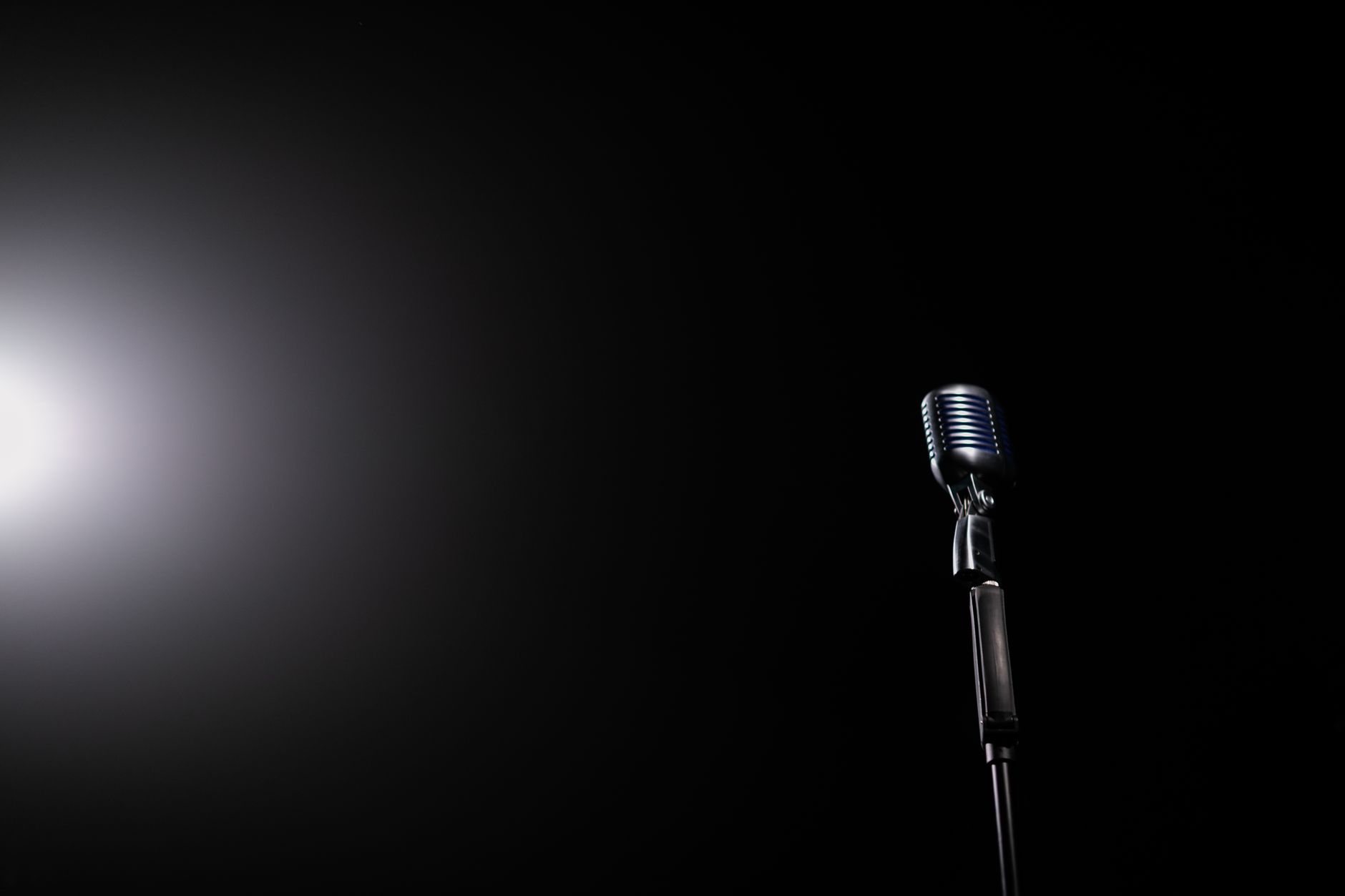 あの名曲の歌詞を書いたのは誰か、知っておきたい作詞家一覧
