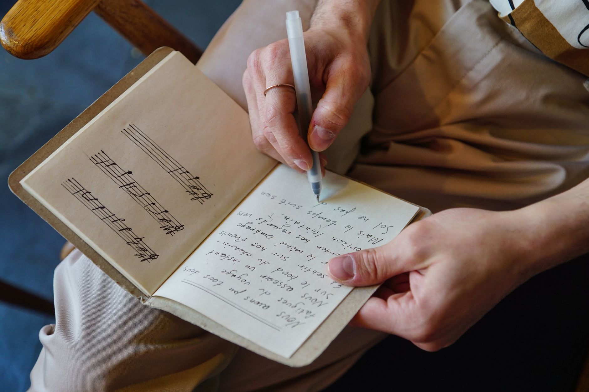 あの名曲の歌詞を書いたのは誰か、知っておきたい作詞家一覧