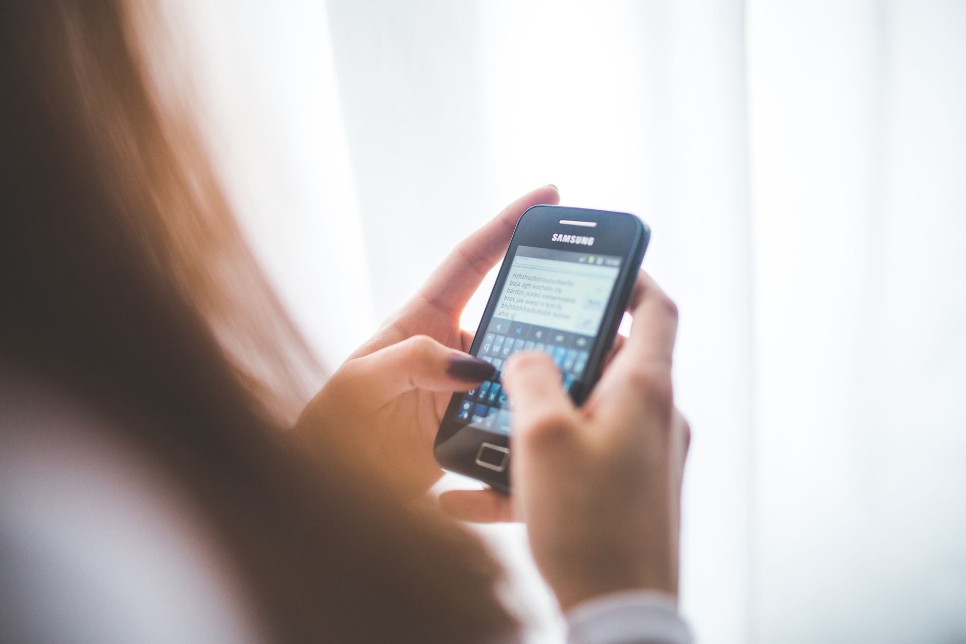 SNSで飛び交う「メロい」という言葉の起源をたどってみる