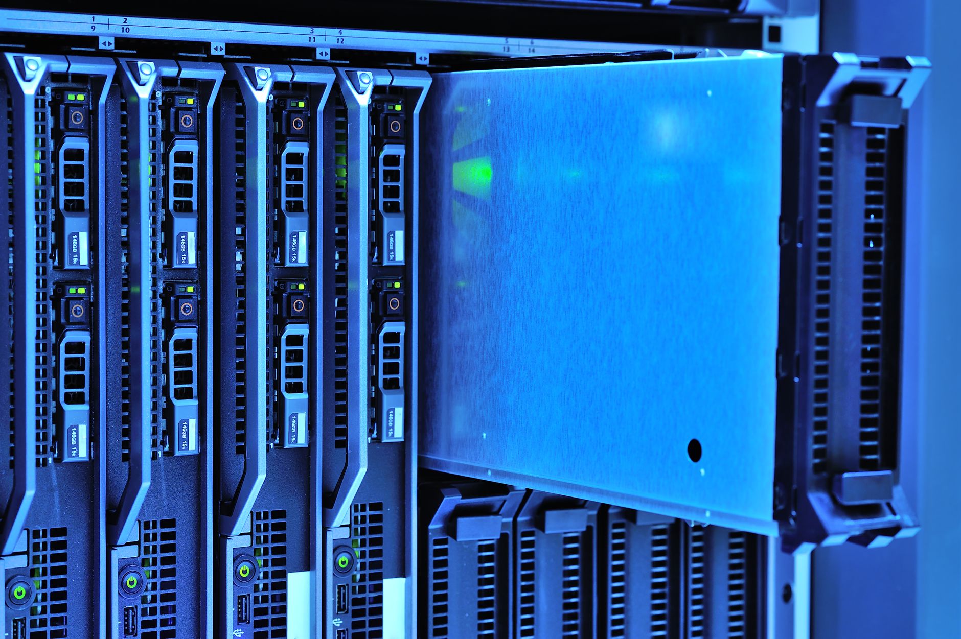 インターネットでウイルスが広がるようになったのはいつからなのか、その起源をたどる