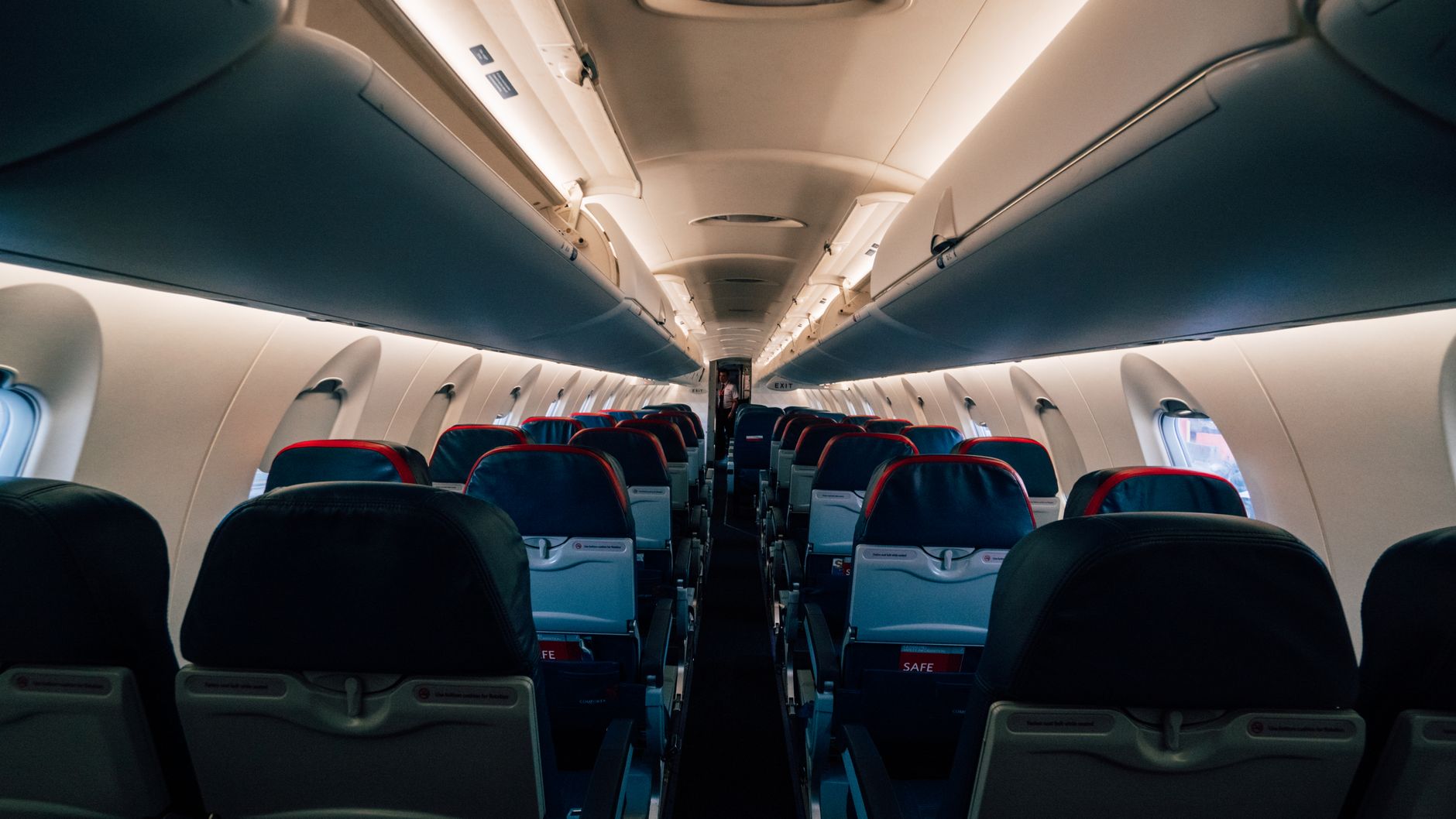 飛行機や新幹線の座席がアルファベットなのはなぜか、Iが使われない理由から見える合理性
